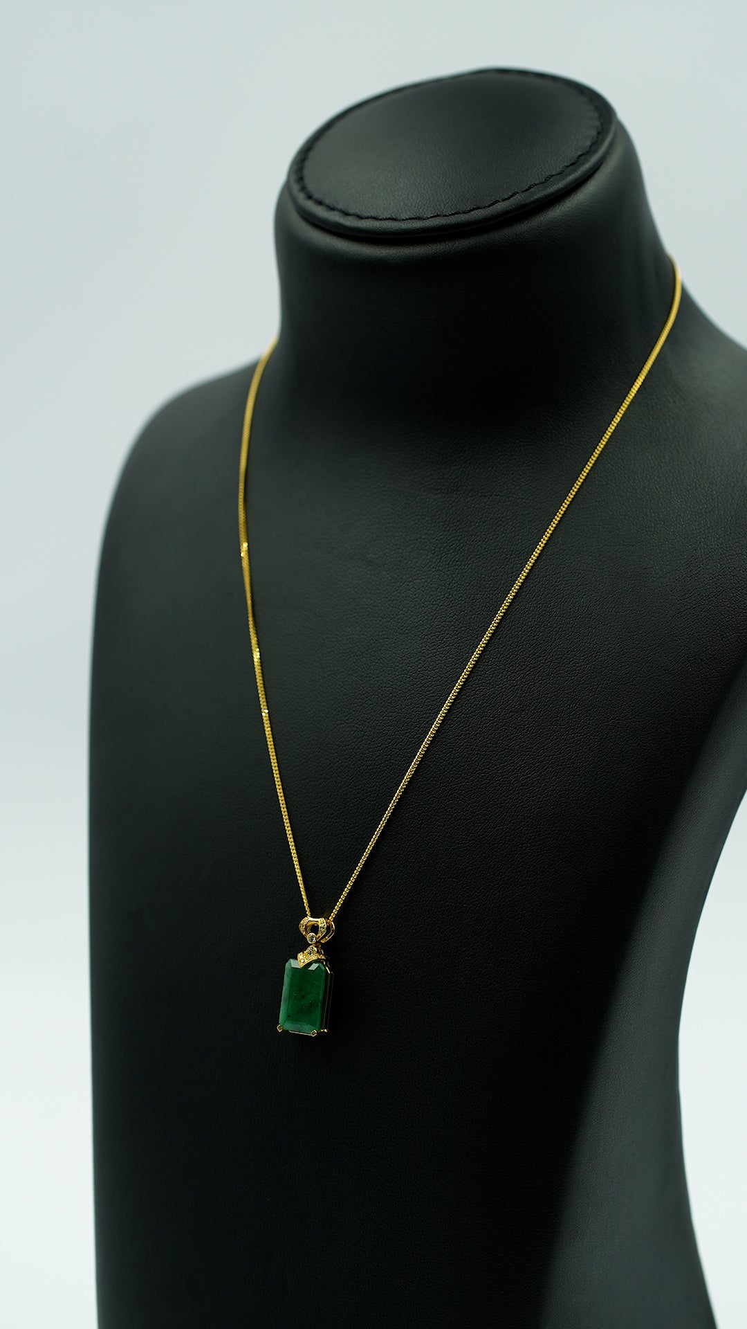 Gilded Emerald Elegance Pendant